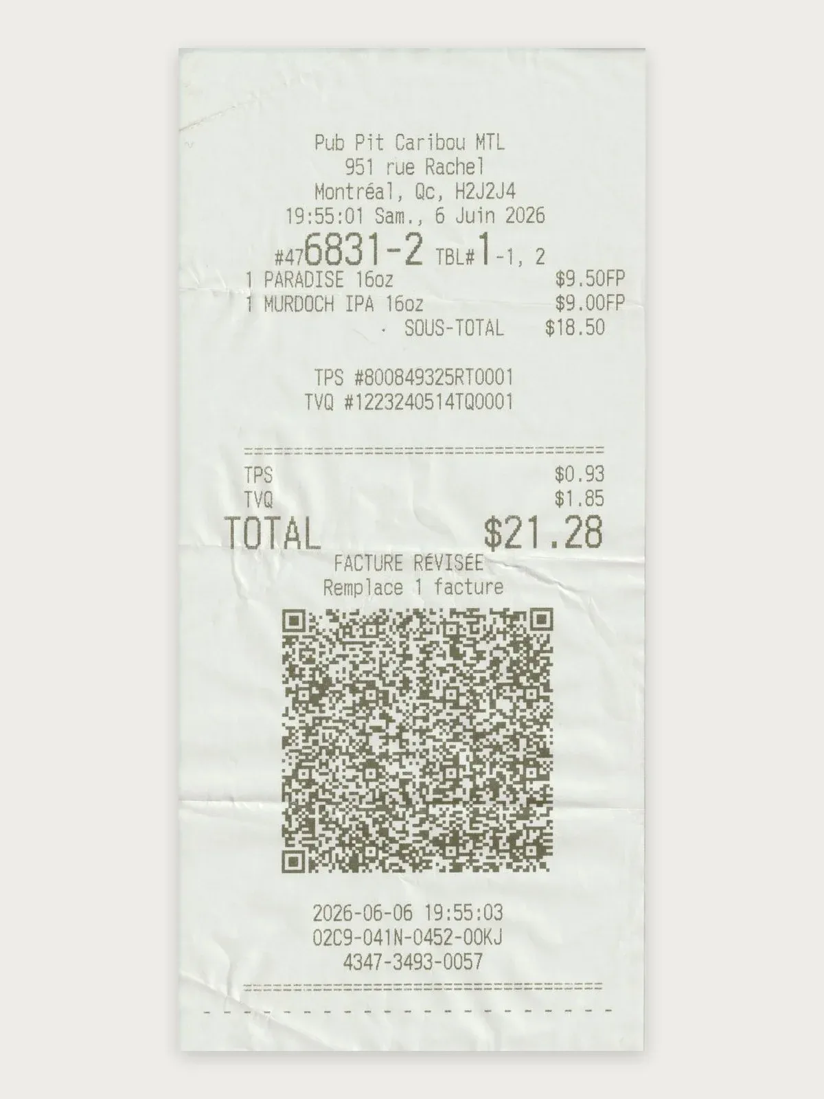 Pub Pit Caribou receipt from Montréal showing TPS and TVQ registration numbers, tax lines and a Revenu Québec QR code
